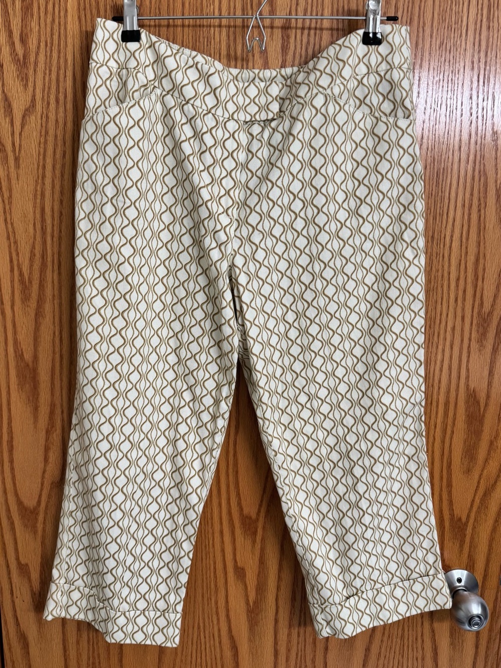 Larry Levine Size 12 Cropped Pants Cream Tan Geometric Print Stretch